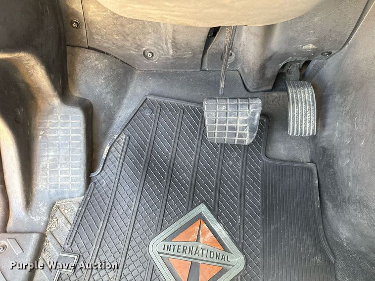 image for item EJ4577 2021 International LT625 semi truck