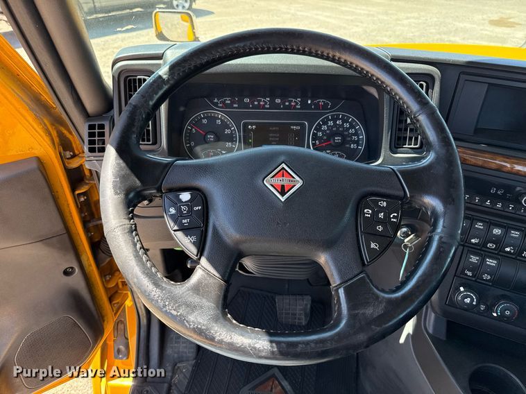 image for item EJ4577 2021 International LT625 semi truck