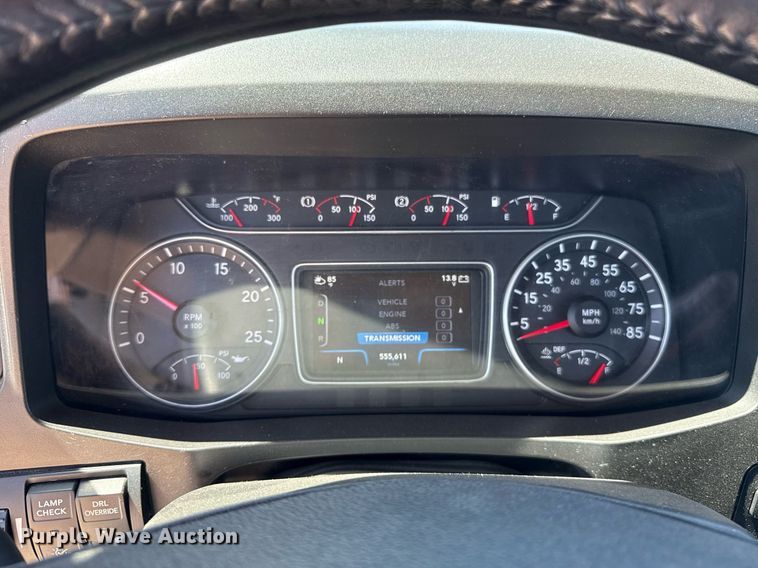 image for item EJ4577 2021 International LT625 semi truck