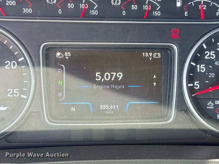 image for item EJ4577 2021 International LT625 semi truck