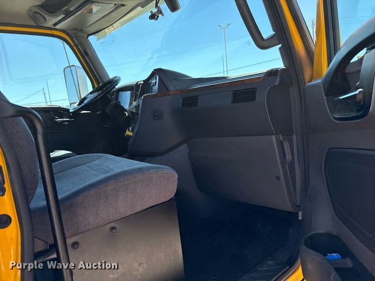 image for item EJ4577 2021 International LT625 semi truck