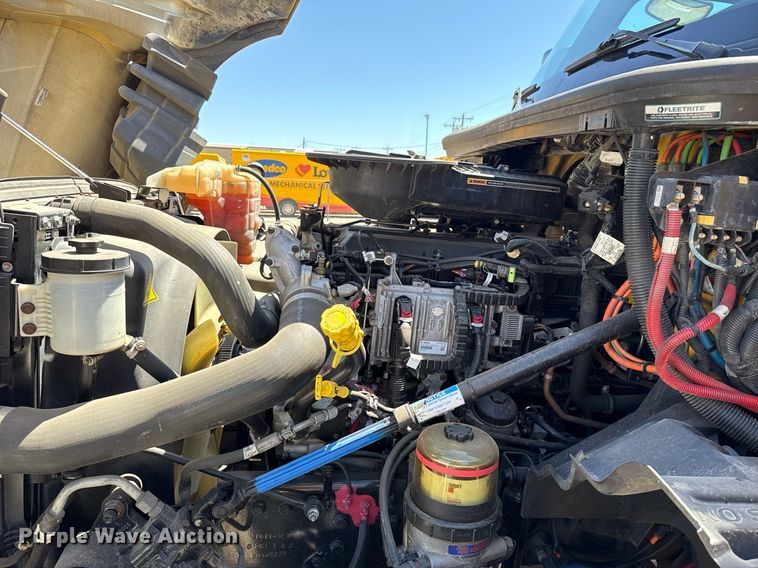 image for item EJ4577 2021 International LT625 semi truck