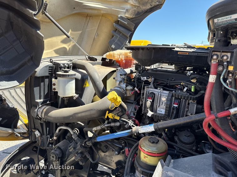 image for item EJ4577 2021 International LT625 semi truck