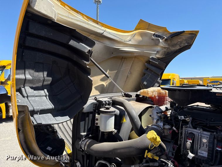 image for item EJ4577 2021 International LT625 semi truck