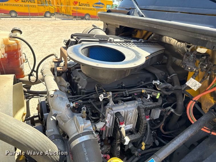 image for item EJ4577 2021 International LT625 semi truck