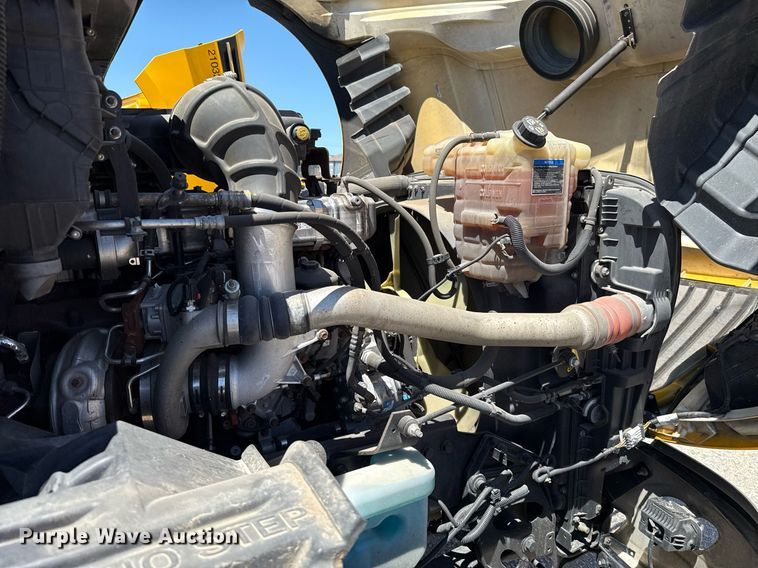 image for item EJ4577 2021 International LT625 semi truck