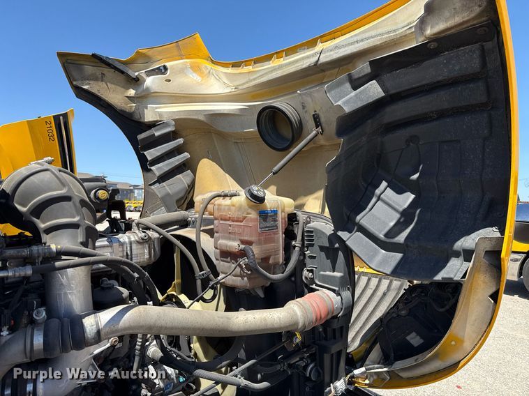 image for item EJ4577 2021 International LT625 semi truck