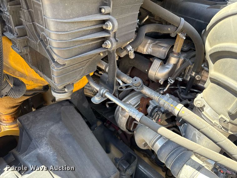 image for item EJ4577 2021 International LT625 semi truck