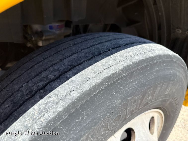 image for item EJ4577 2021 International LT625 semi truck