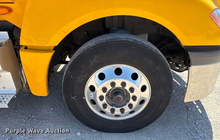 image for item EJ4577 2021 International LT625 semi truck