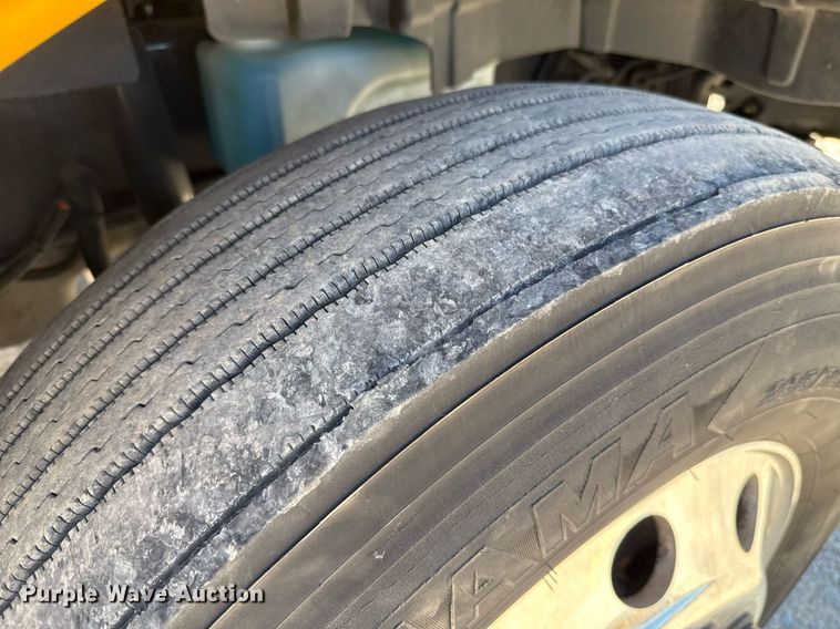 image for item EJ4577 2021 International LT625 semi truck