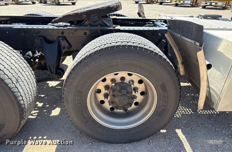 image for item EJ4577 2021 International LT625 semi truck