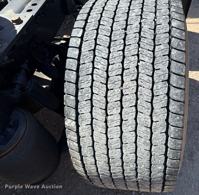 image for item EJ4577 2021 International LT625 semi truck