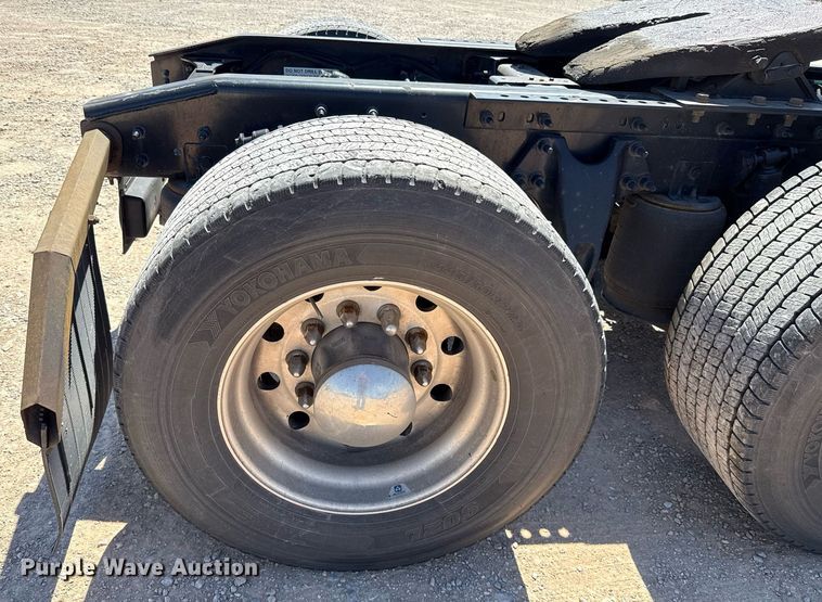 image for item EJ4577 2021 International LT625 semi truck