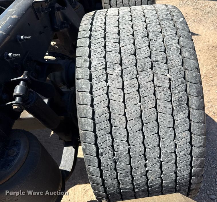 image for item EJ4577 2021 International LT625 semi truck