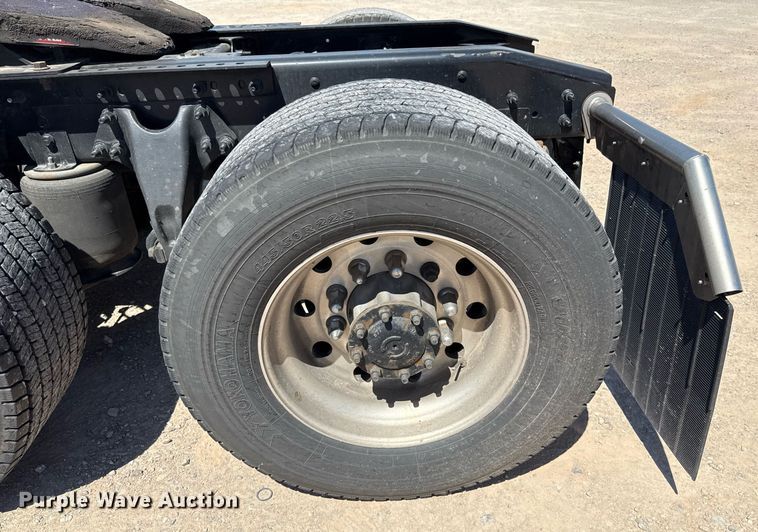 image for item EJ4577 2021 International LT625 semi truck