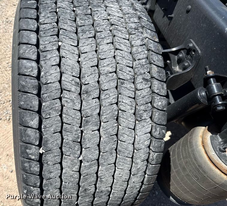 image for item EJ4577 2021 International LT625 semi truck