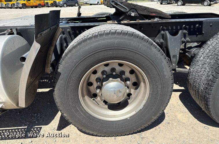 image for item EJ4577 2021 International LT625 semi truck