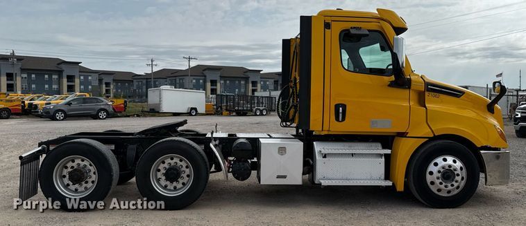 image for item EJ4578 2021 Freightliner Cascadia 126 semi truck