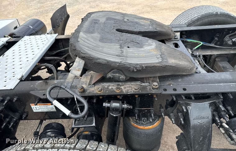 image for item EJ4578 2021 Freightliner Cascadia 126 semi truck