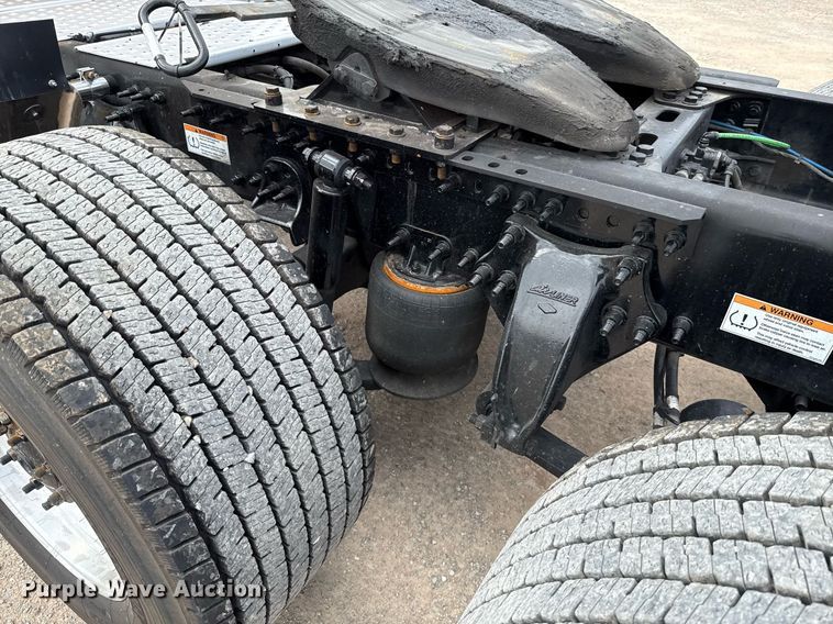 image for item EJ4578 2021 Freightliner Cascadia 126 semi truck