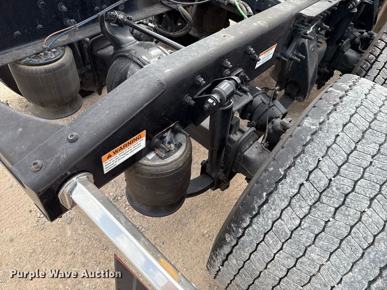 image for item EJ4578 2021 Freightliner Cascadia 126 semi truck