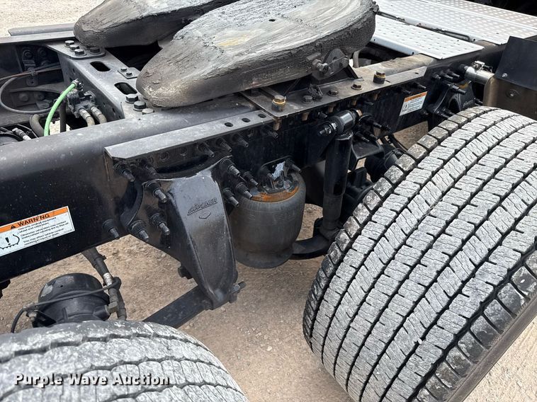 image for item EJ4578 2021 Freightliner Cascadia 126 semi truck