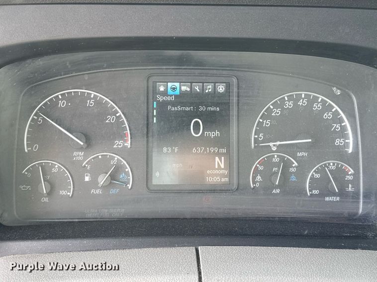 image for item EJ4578 2021 Freightliner Cascadia 126 semi truck