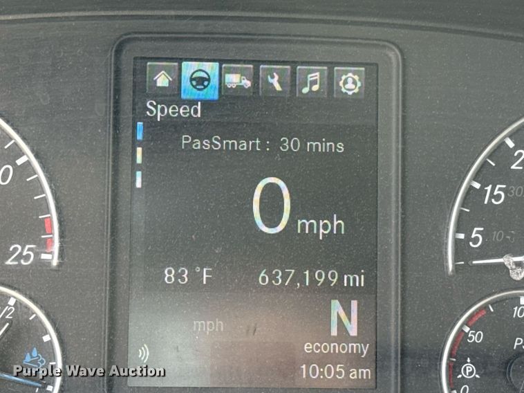 image for item EJ4578 2021 Freightliner Cascadia 126 semi truck