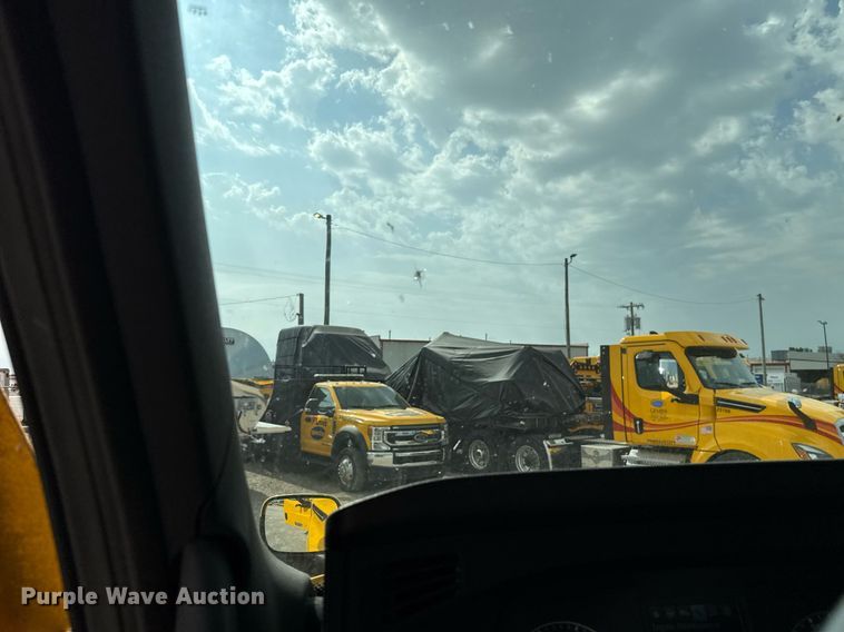 image for item EJ4578 2021 Freightliner Cascadia 126 semi truck