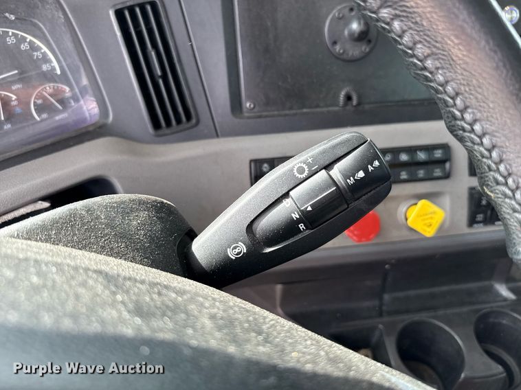 image for item EJ4578 2021 Freightliner Cascadia 126 semi truck