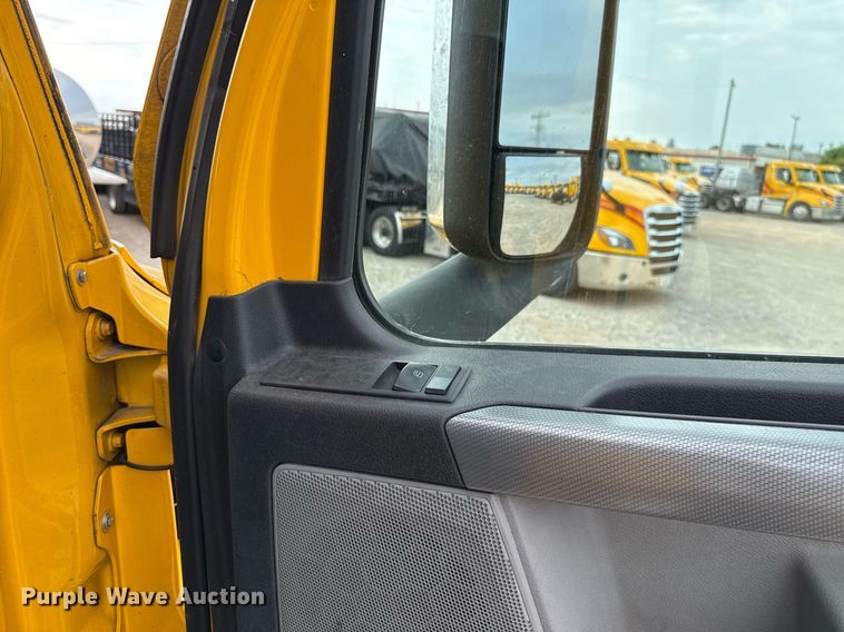 image for item EJ4578 2021 Freightliner Cascadia 126 semi truck