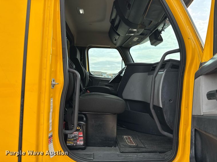 image for item EJ4578 2021 Freightliner Cascadia 126 semi truck