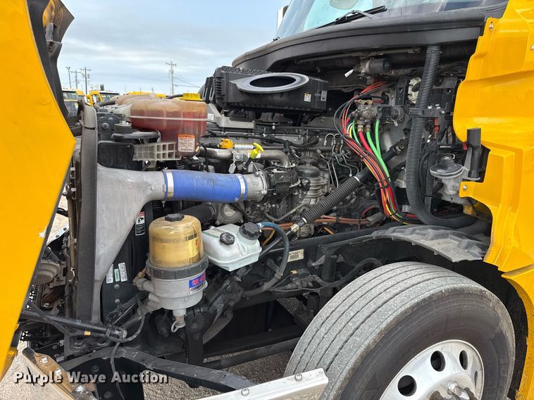 image for item EJ4578 2021 Freightliner Cascadia 126 semi truck