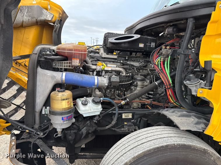 image for item EJ4578 2021 Freightliner Cascadia 126 semi truck