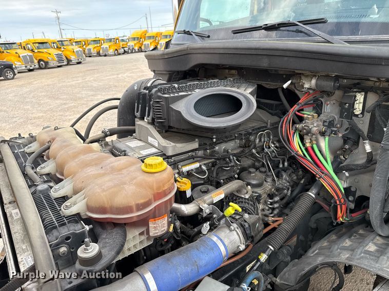 image for item EJ4578 2021 Freightliner Cascadia 126 semi truck