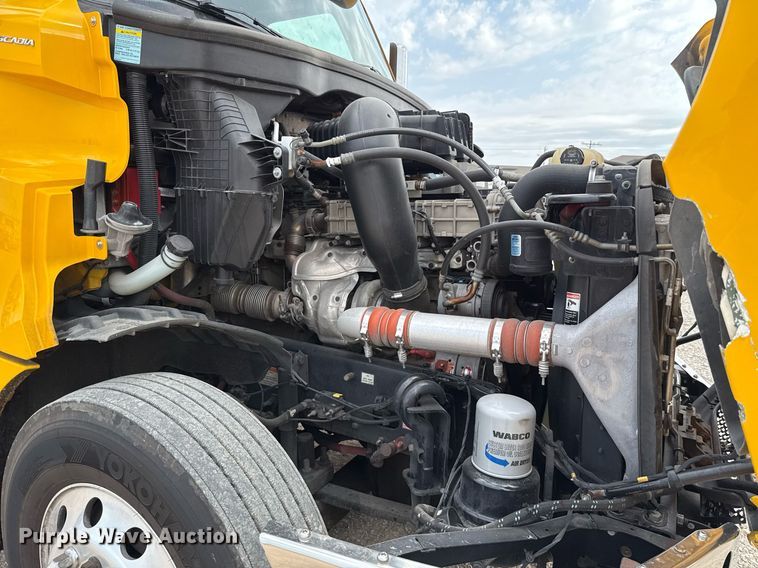 image for item EJ4578 2021 Freightliner Cascadia 126 semi truck