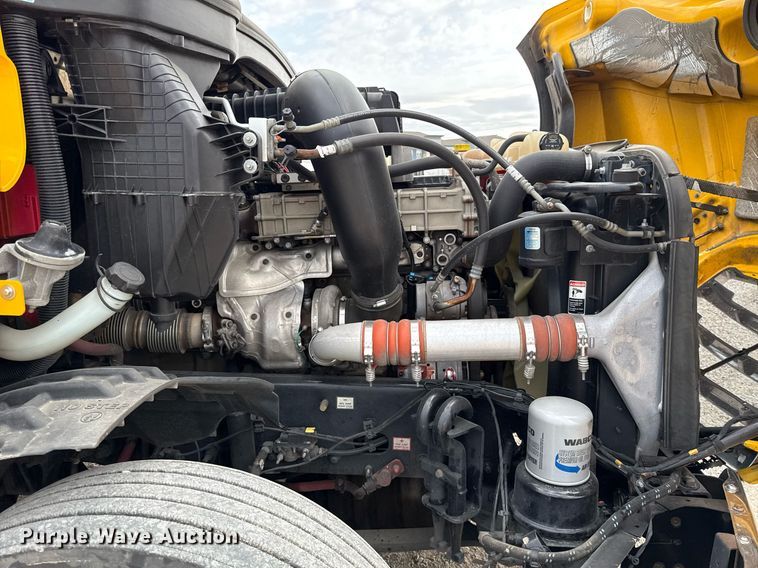 image for item EJ4578 2021 Freightliner Cascadia 126 semi truck