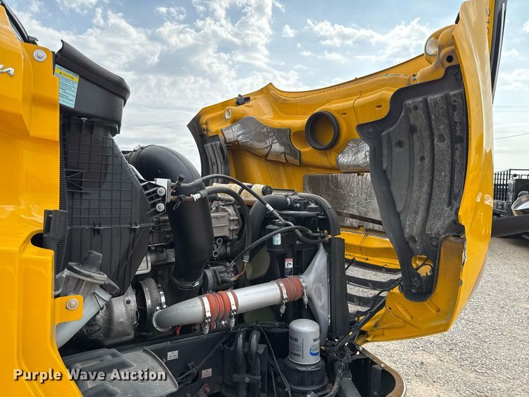 image for item EJ4578 2021 Freightliner Cascadia 126 semi truck