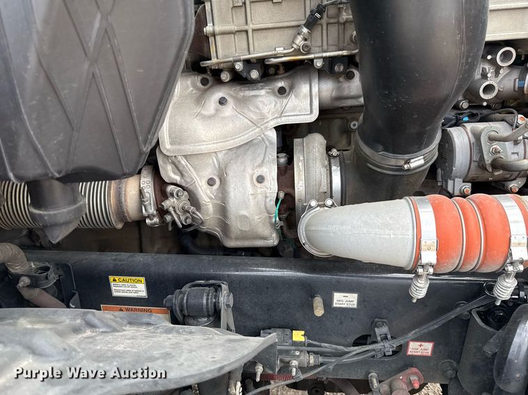 image for item EJ4578 2021 Freightliner Cascadia 126 semi truck