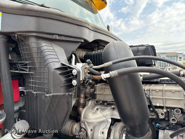 image for item EJ4578 2021 Freightliner Cascadia 126 semi truck