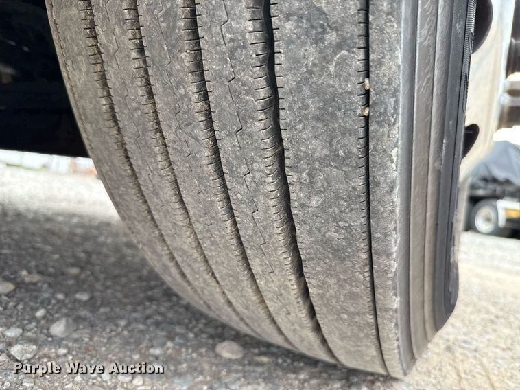 image for item EJ4578 2021 Freightliner Cascadia 126 semi truck