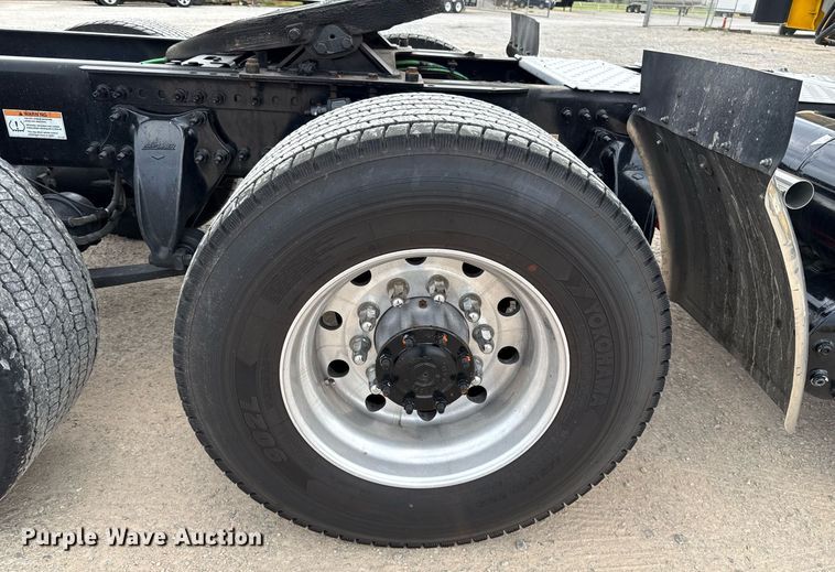 image for item EJ4578 2021 Freightliner Cascadia 126 semi truck