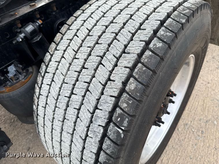 image for item EJ4578 2021 Freightliner Cascadia 126 semi truck