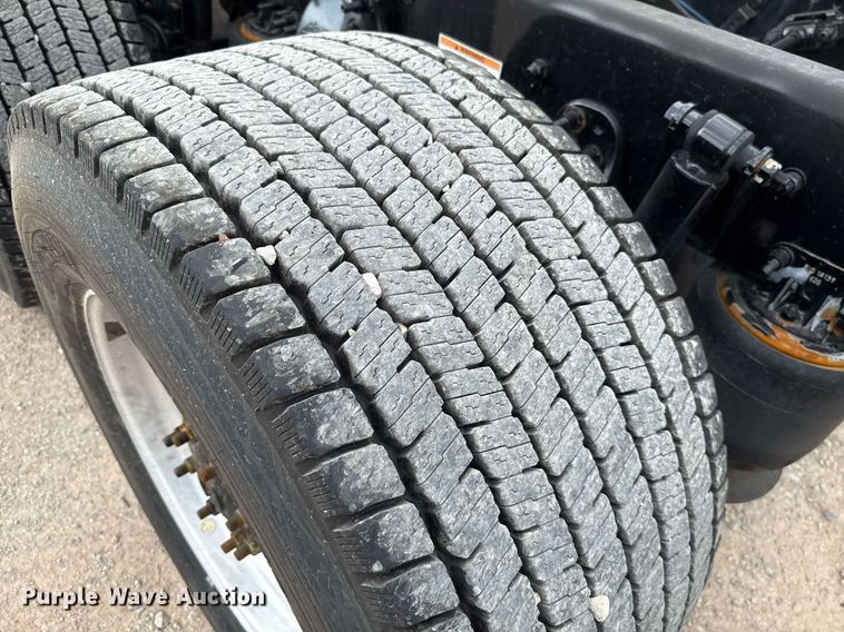 image for item EJ4578 2021 Freightliner Cascadia 126 semi truck