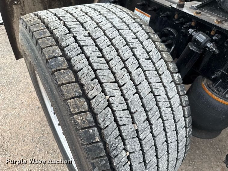 image for item EJ4578 2021 Freightliner Cascadia 126 semi truck