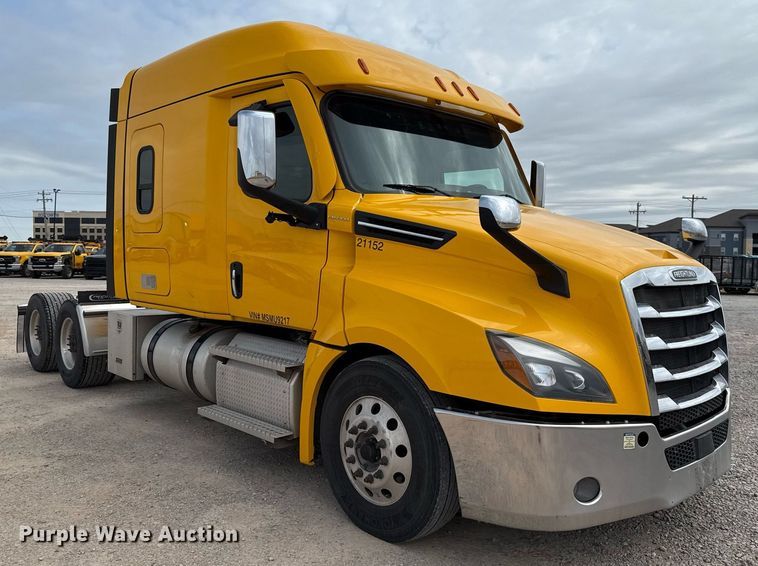 image for item EJ4579 2021 Freightliner Cascadia 126 semi truck