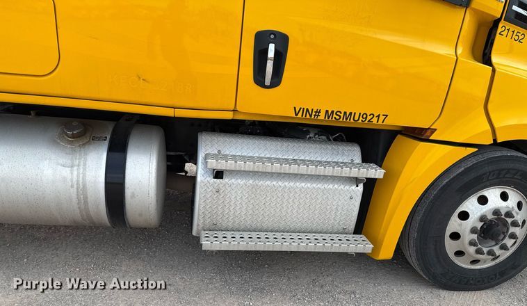 image for item EJ4579 2021 Freightliner Cascadia 126 semi truck