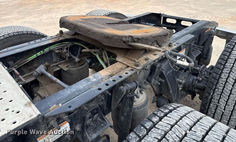 image for item EJ4579 2021 Freightliner Cascadia 126 semi truck