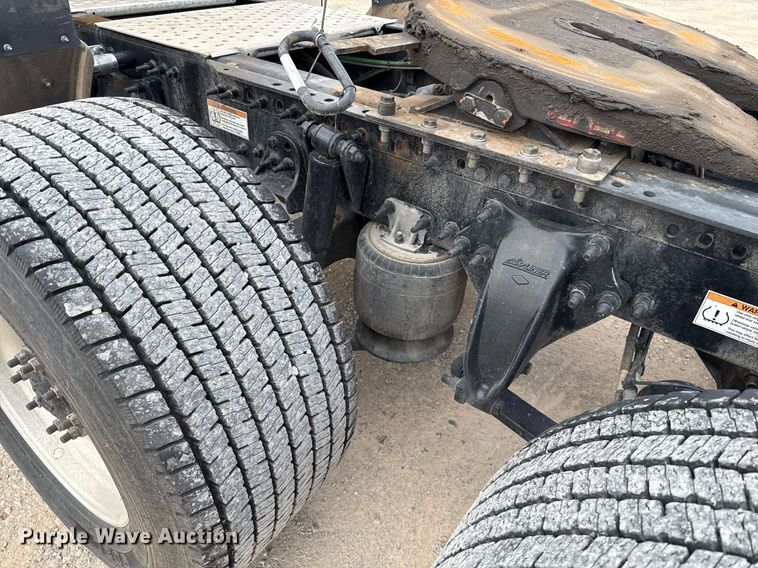 image for item EJ4579 2021 Freightliner Cascadia 126 semi truck